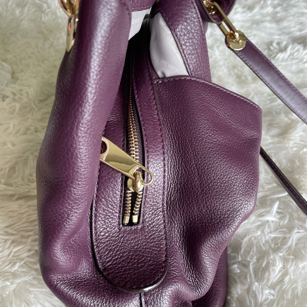 Michael Kors Leather Shoulder Bag in Burgundy with Gold Hardware - Picture 4 of 10